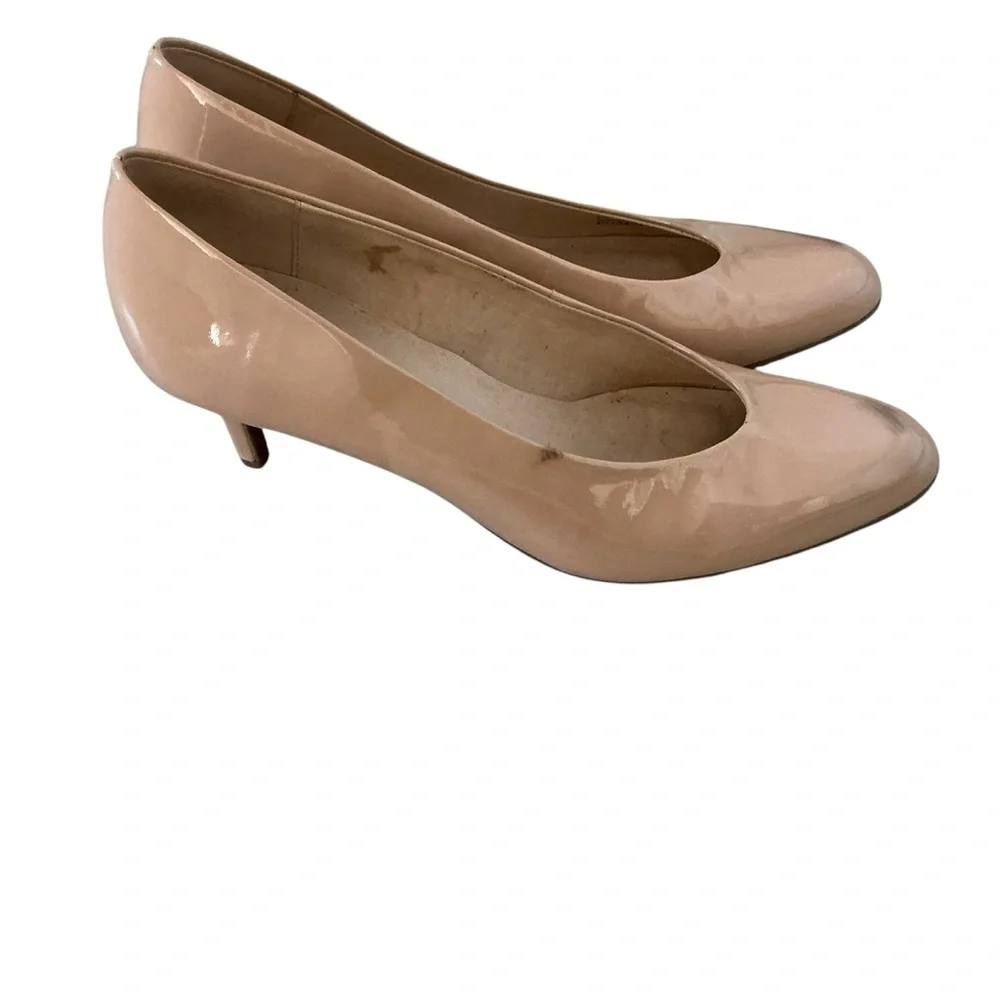 Coach women’s patent leather low heel pumps size 8.5 corporate court shoes